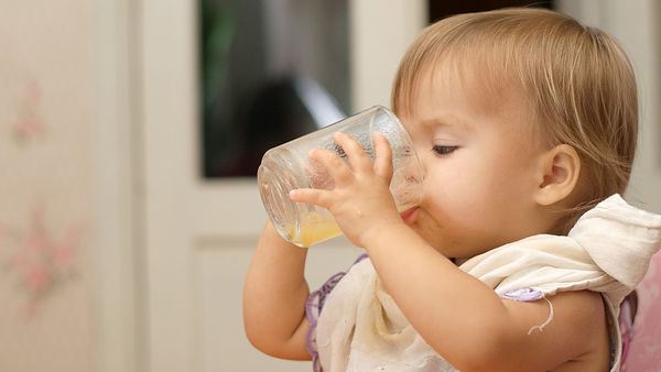 Các loại nước ép hoa quả tốt cho trẻ sơ sinh dưới 1 tuổi