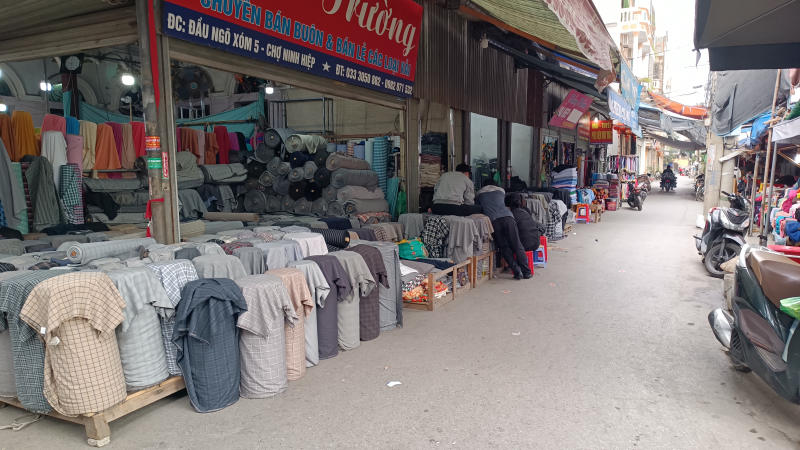 Chợ quần áo Ninh Hiệp