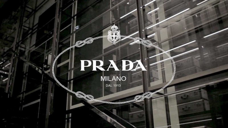 Logo hãng thời trang Prada