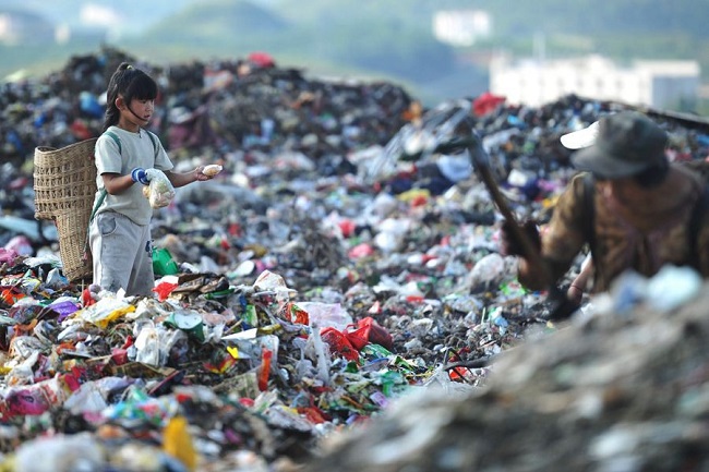 Nguyên nhân gây ra nhiều rác thải là gì?