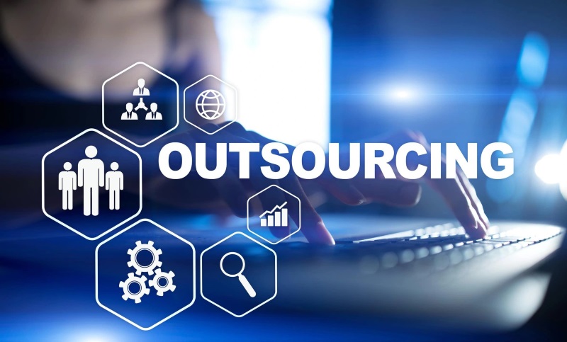 Outsource là gì? Ưu nhược điểm khi thuê công ty outsource