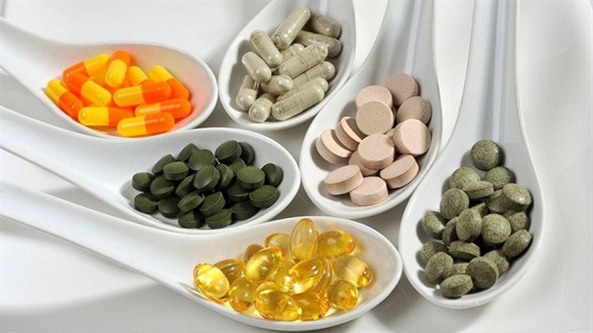 Có nên uống thuốc kháng sinh với vitamin C hay không?