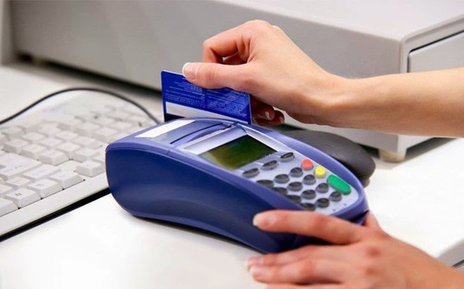 Phí quẹt thẻ ATM qua máy POS
