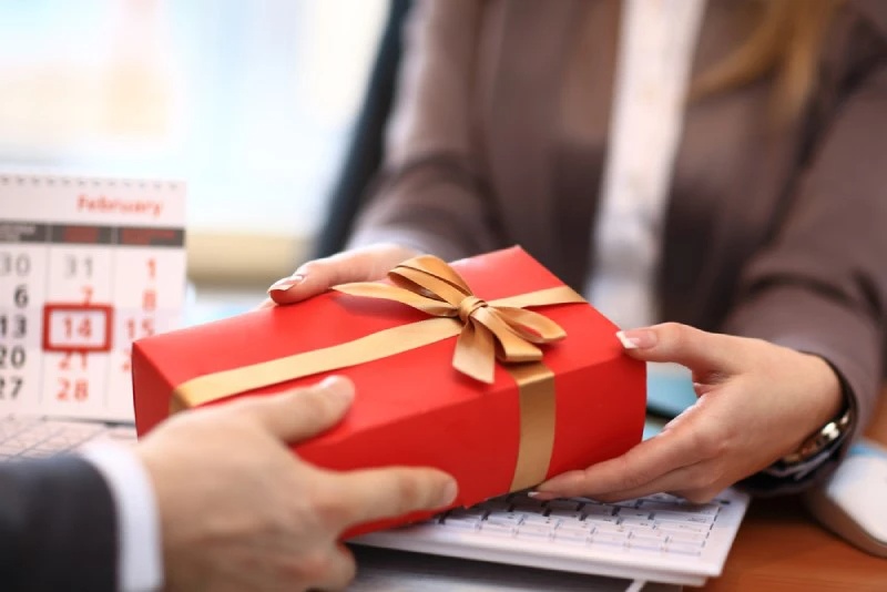 Gợi ý các món quà tặng khách hàng ý nghĩa giúp tăng sự gắn kết