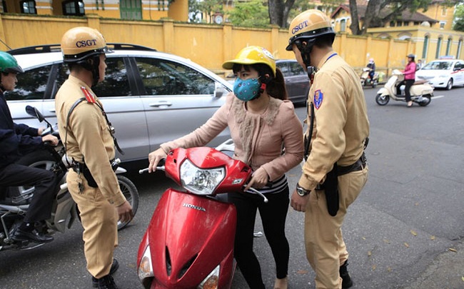 quy định xử phạt xe máy không gương
