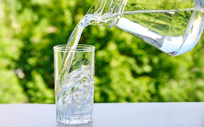 Tác dụng và lợi ích của việc uống nhiều nước mỗi ngày