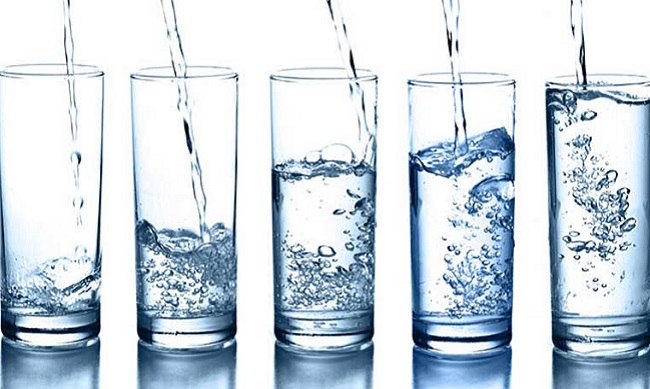 Cơ thể cần cung cấp bao nhiêu nước mỗi ngày?